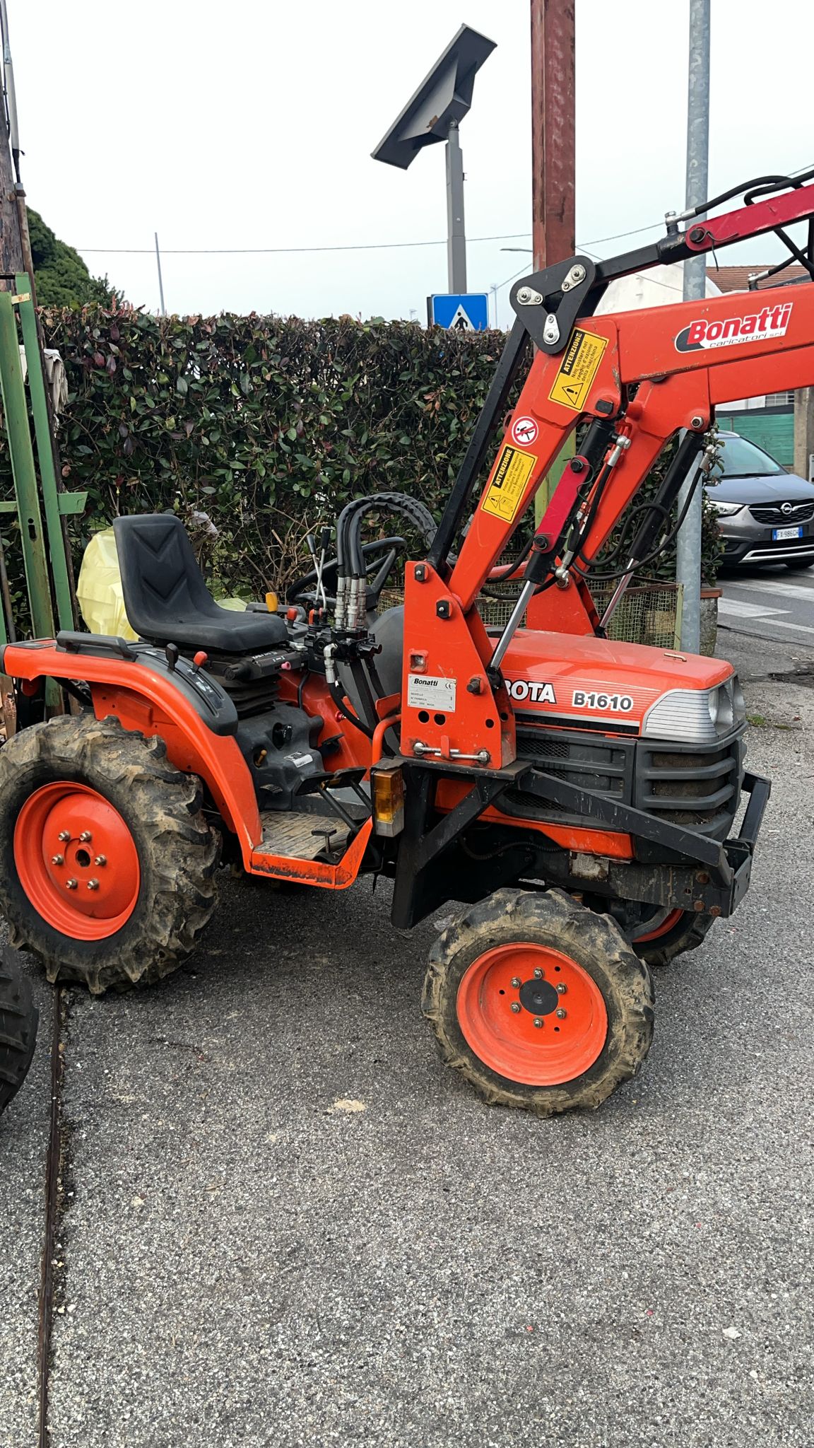 Trattore Kubota  16 Cavalli raffreddato ad acqua compreso di pala